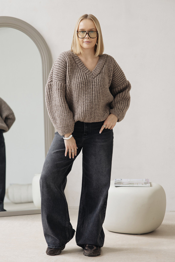 Sweter z dekoltem w serek Isabella Kakao 1