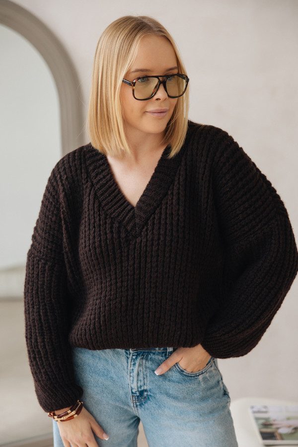Sweter z dekoltem w serek Isabella Czekolada 3
