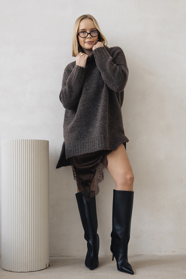 Sweter oversize golfem Anna Ciemne Kakako