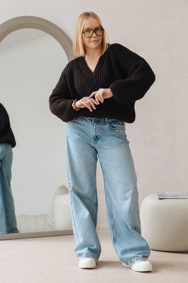 Sweter z dekoltem w serek Isabella Czekolada