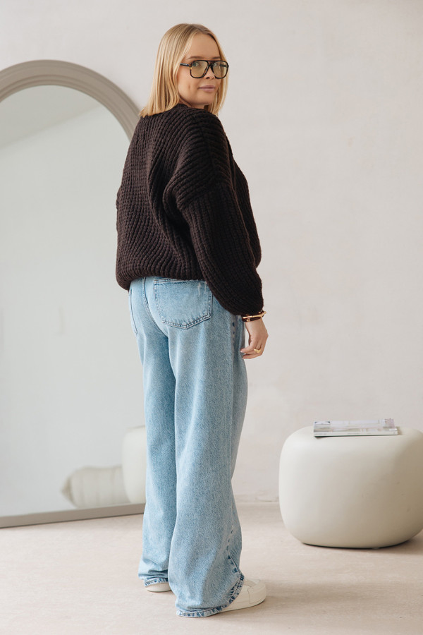 Sweter z dekoltem w serek Isabella Czekolada 2