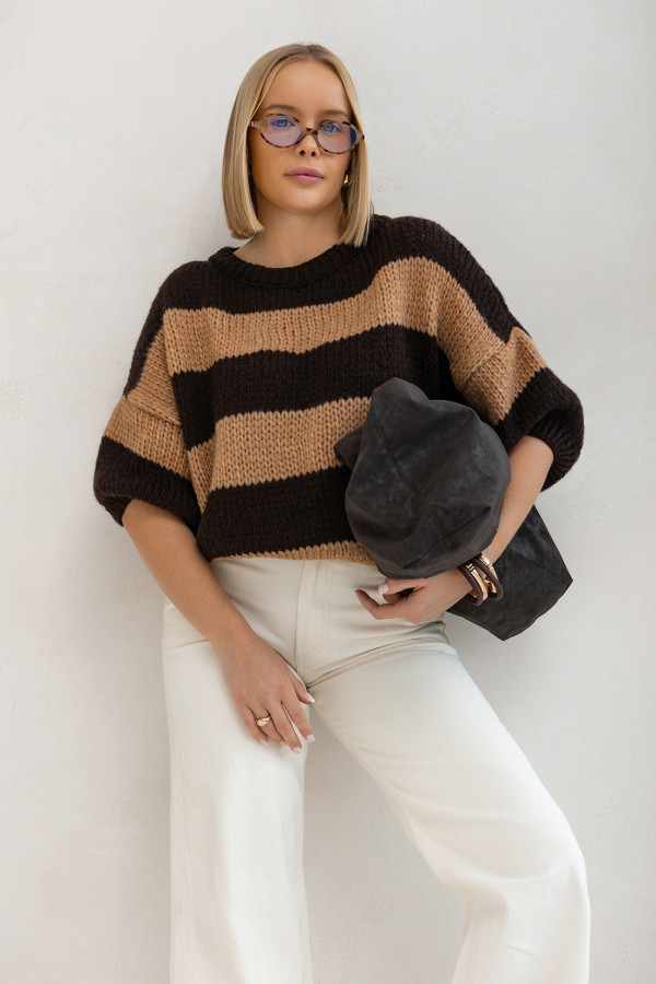 Krótki sweter w paski Gabriella Czekolada-karmel